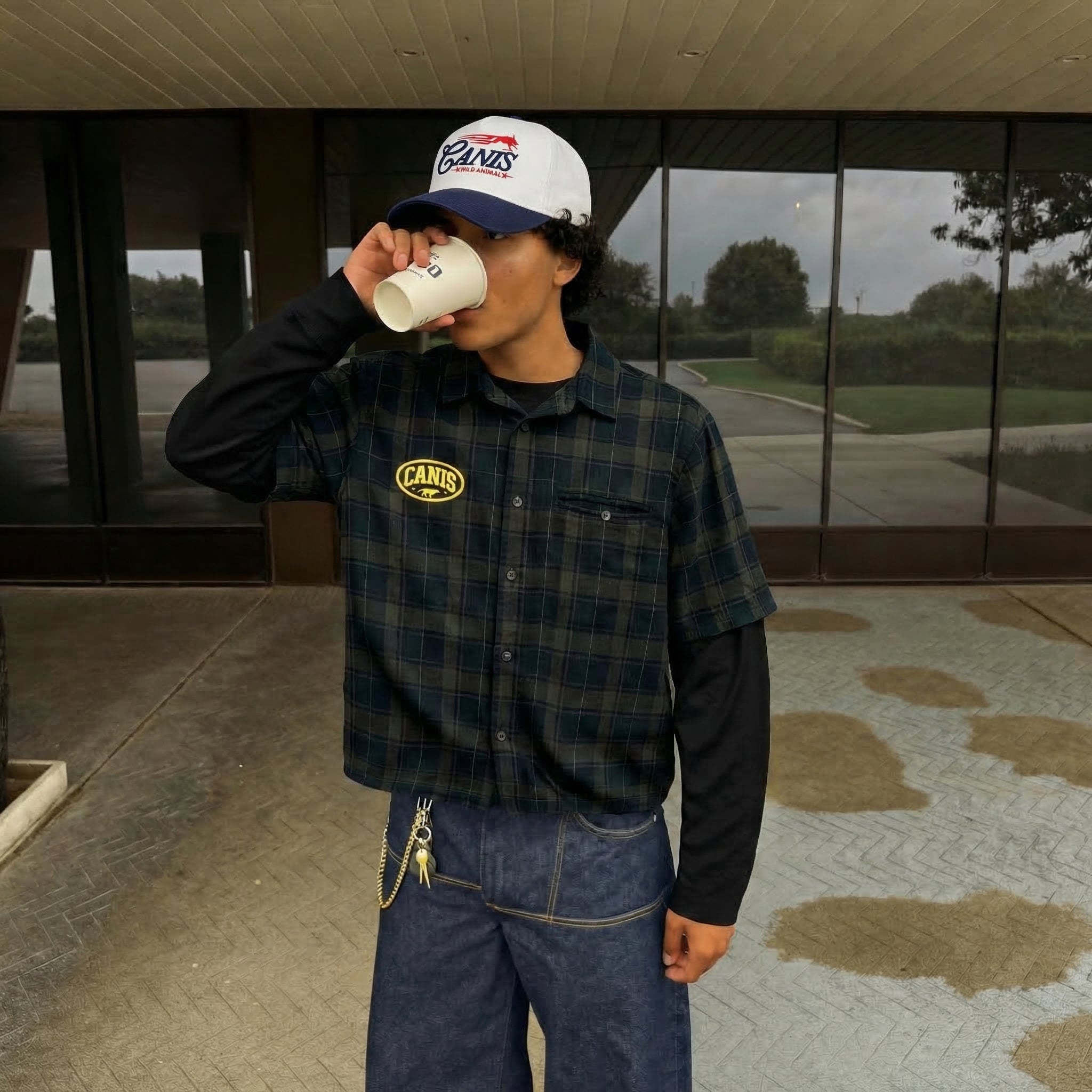 ¿Por qué tu outfit se ve simple? (cómo crear un look streetwear completo con gorra y layering)